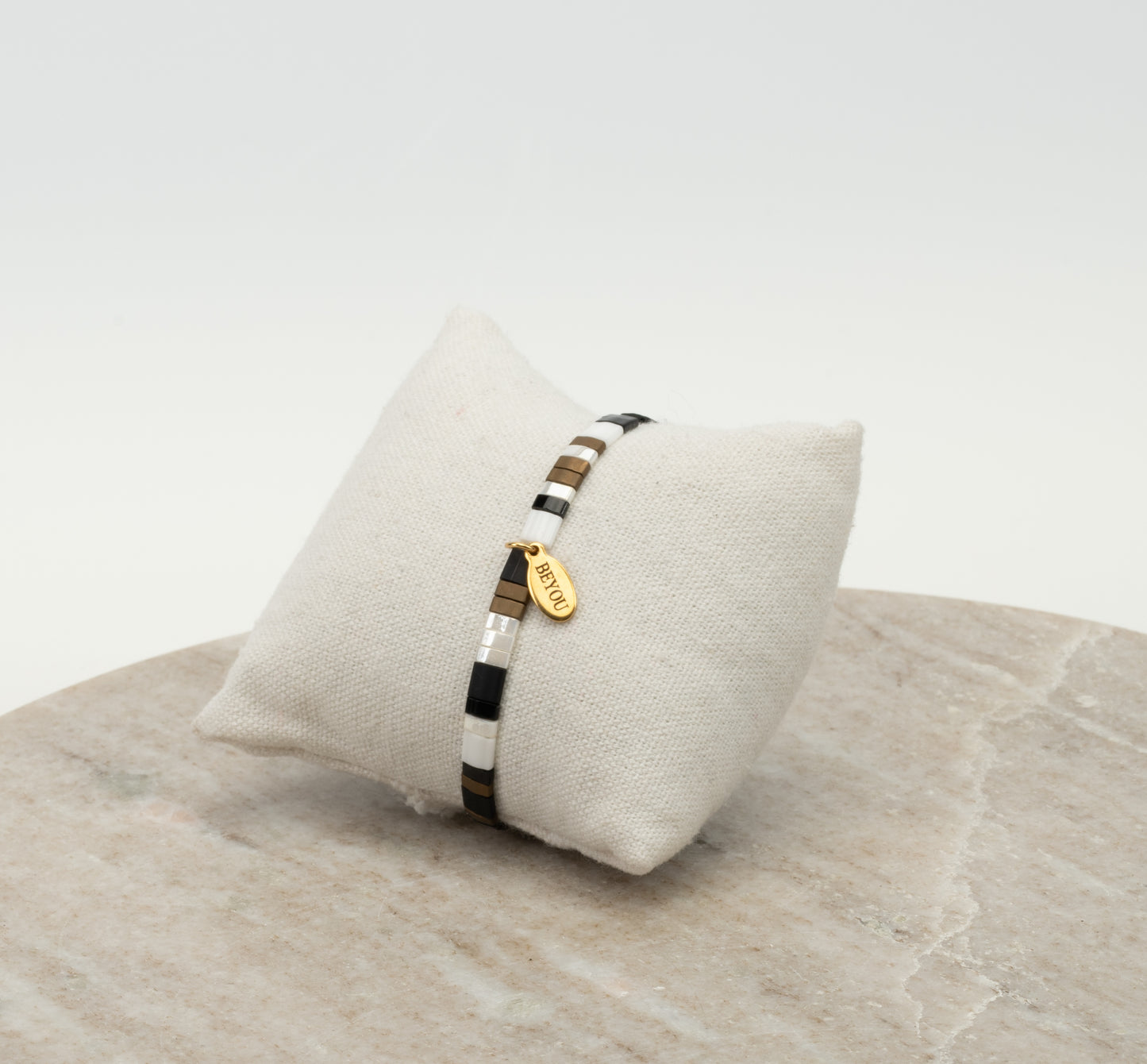 ARMBAND PLATTE KRALEN - BRONZE, WHITE & BLACK